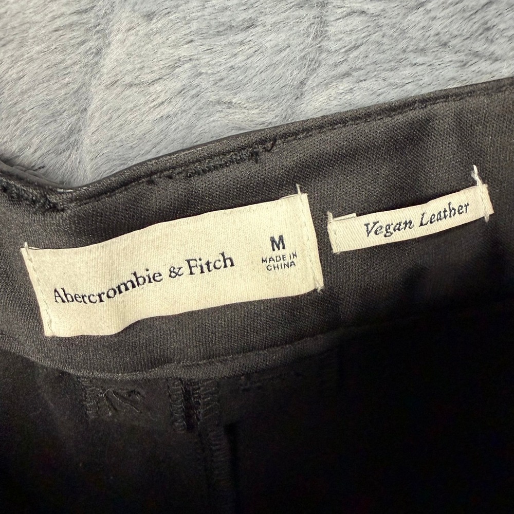 Abercrombie & Fitch Vegan Leather Pleated Shorts Black High Rise Womens Size M - Picture 7 of 9